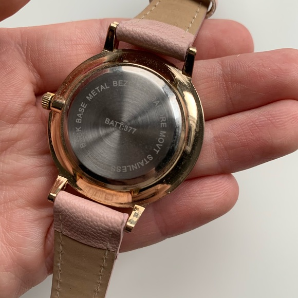 Pink stainless steel accessorie watch - Picture 3 of 3